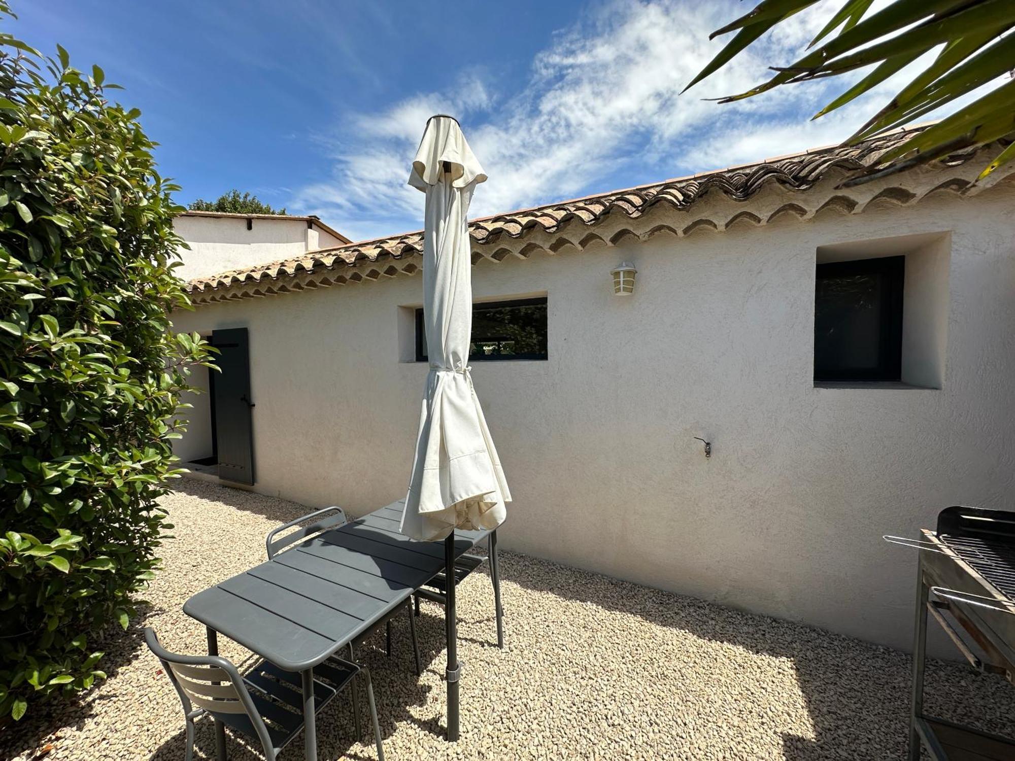 Maison Contemporaine Avec Piscine Privee Chauffee, Entre Plages Et Provence, Borne 11 Kw Истр Экстерьер фото