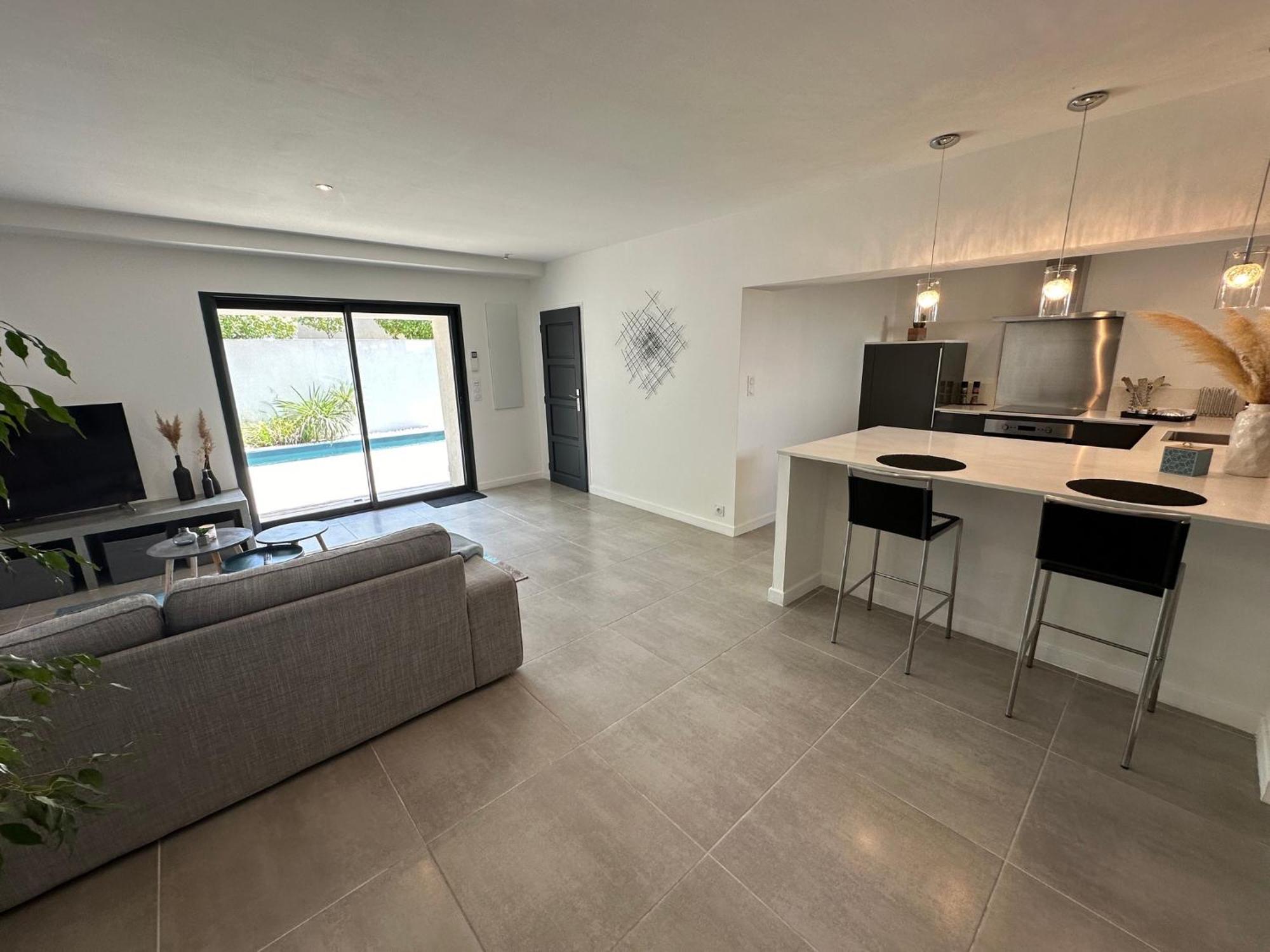 Maison Contemporaine Avec Piscine Privee Chauffee, Entre Plages Et Provence, Borne 11 Kw Истр Экстерьер фото