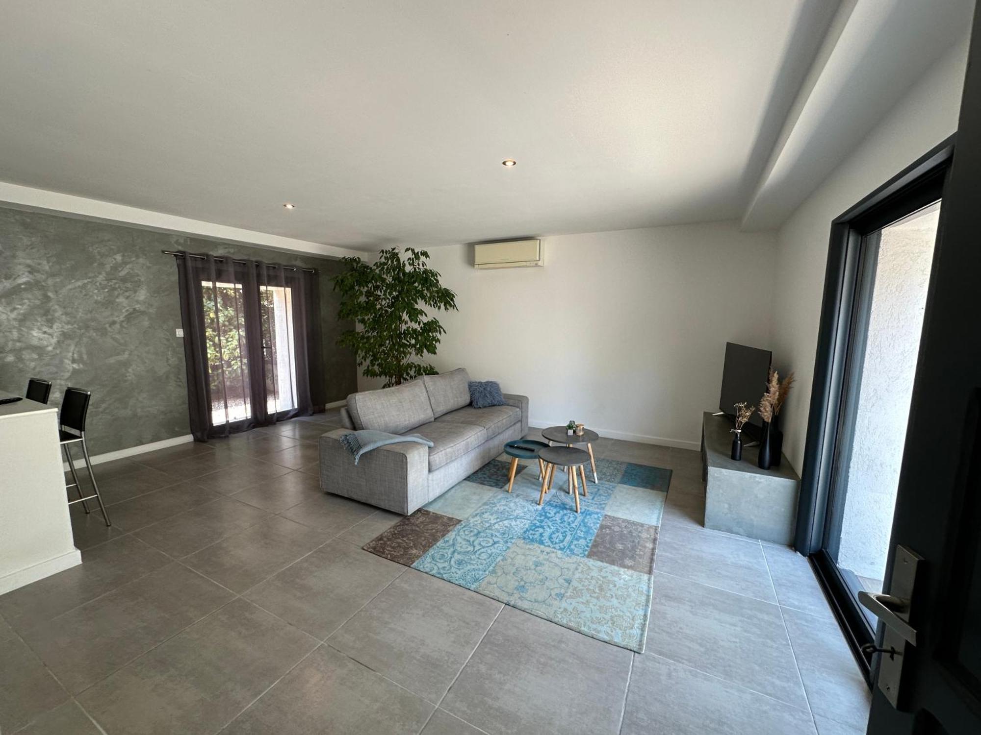 Maison Contemporaine Avec Piscine Privee Chauffee, Entre Plages Et Provence, Borne 11 Kw Истр Экстерьер фото