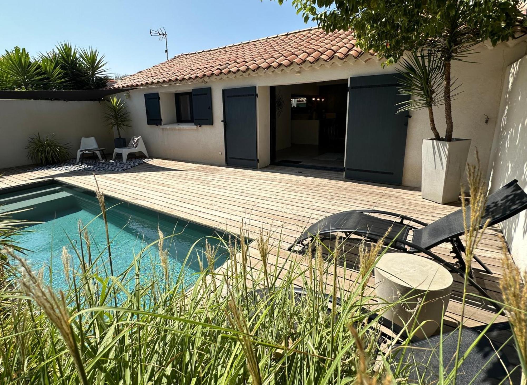Maison Contemporaine Avec Piscine Privee Chauffee, Entre Plages Et Provence, Borne 11 Kw Истр Экстерьер фото