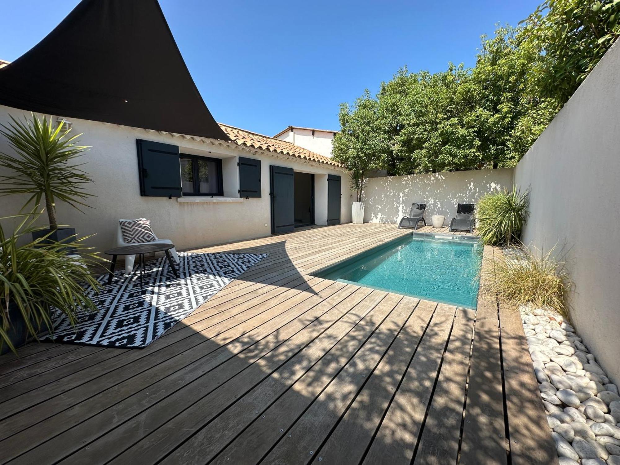 Maison Contemporaine Avec Piscine Privee Chauffee, Entre Plages Et Provence, Borne 11 Kw Истр Экстерьер фото